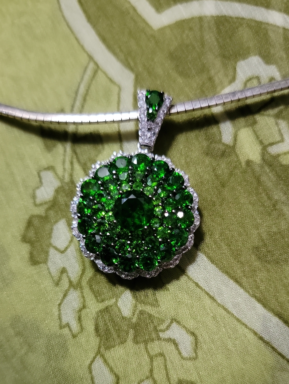 Chrome Diopside In Rhodium Covered 925 Sterling Silver Pendant  (Pendant Only)